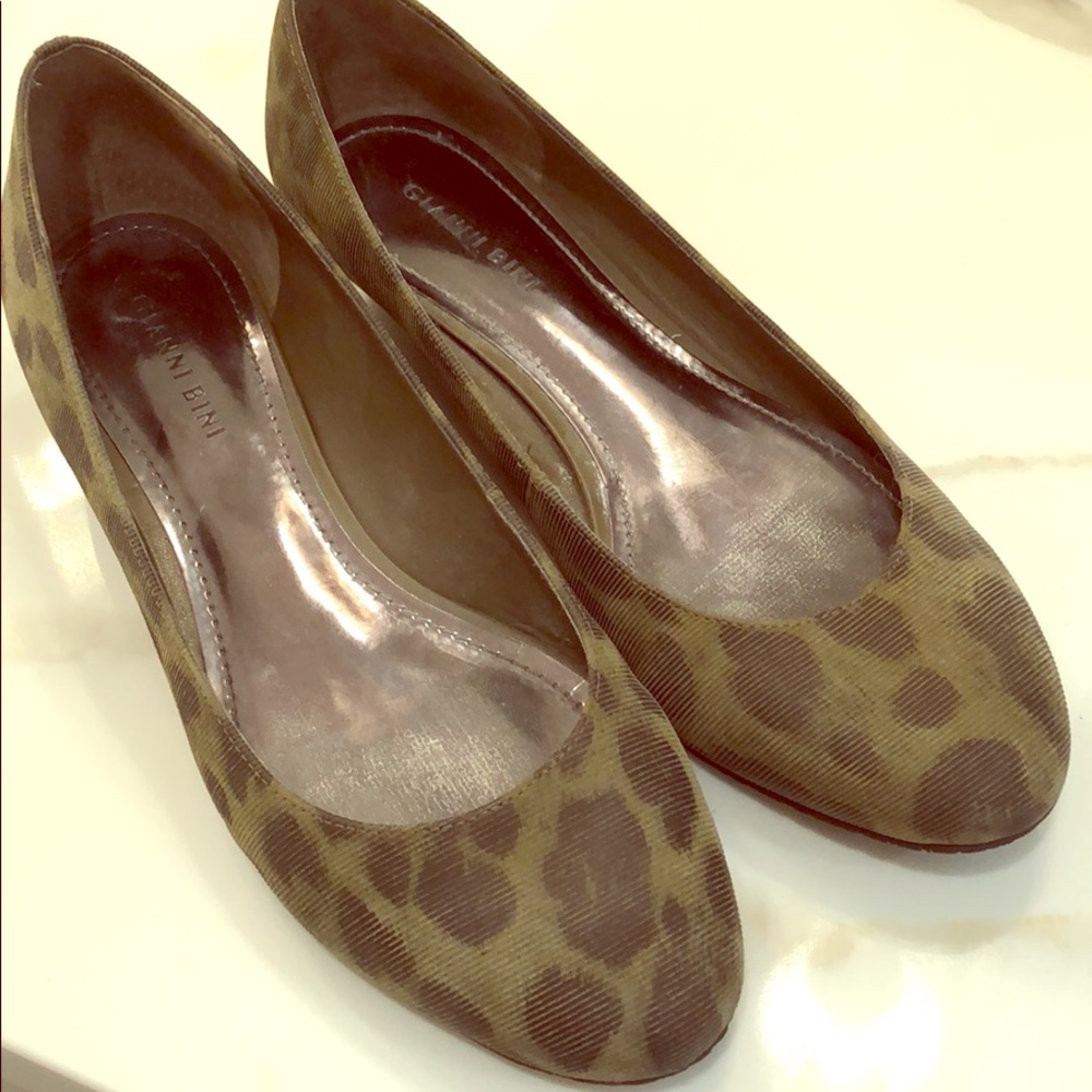 Gianni Bini leopard size 10 shoes